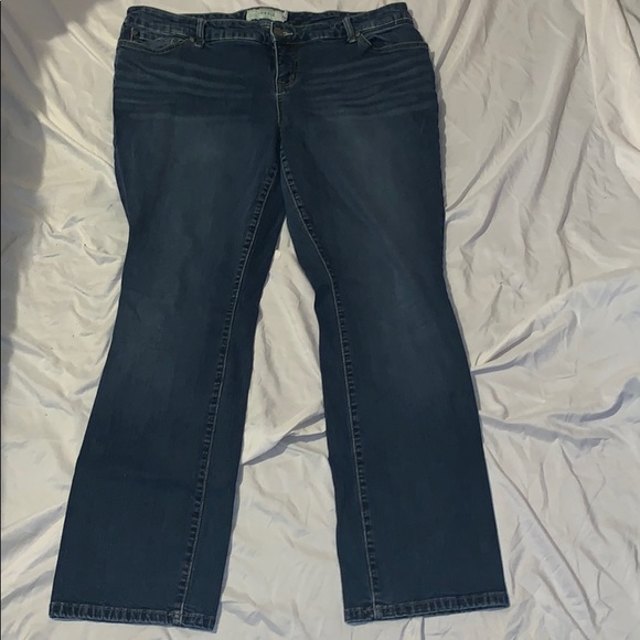 🔥Torrid Barely Boot Jeans🔥 - Picture 1 of 3
